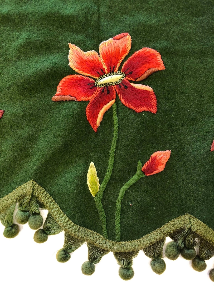 Stiliserte blomsterbroderier