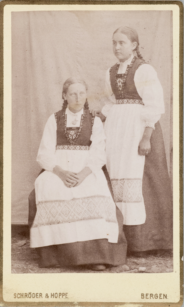 Guro og Brita Digranes