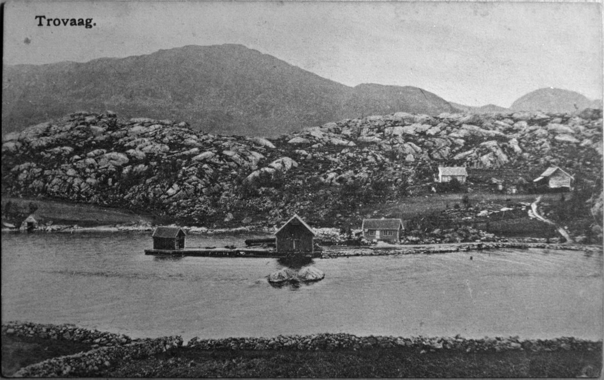 Postkort med landskapsmotiv frå Trovåg i Ålfjorden sett mot vest, ca. 1910.