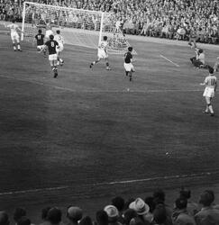 VM i fotboll i Sandviken 1958. Ungern möter Wales på Jernval