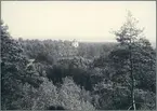 Västra Tunhems kyrka sedd från Alkleven