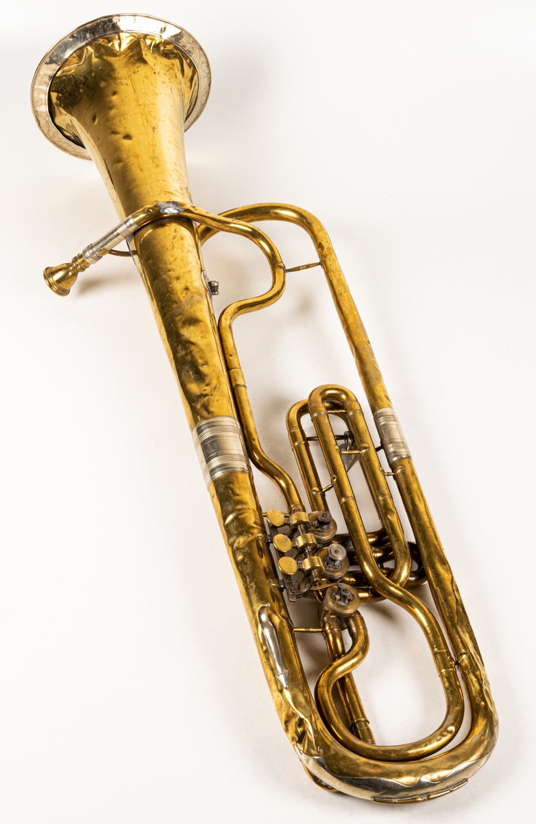 Bombardon, av mässing.