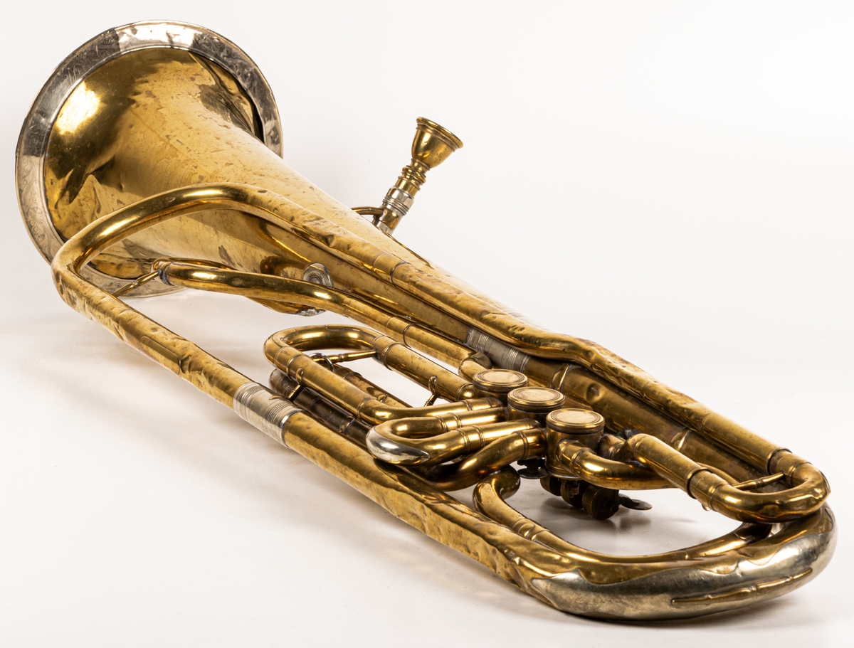 Bombardon, av mässing.