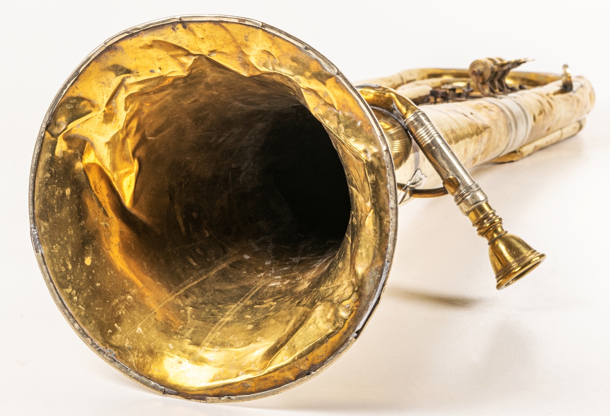 Bombardon, av mässing.