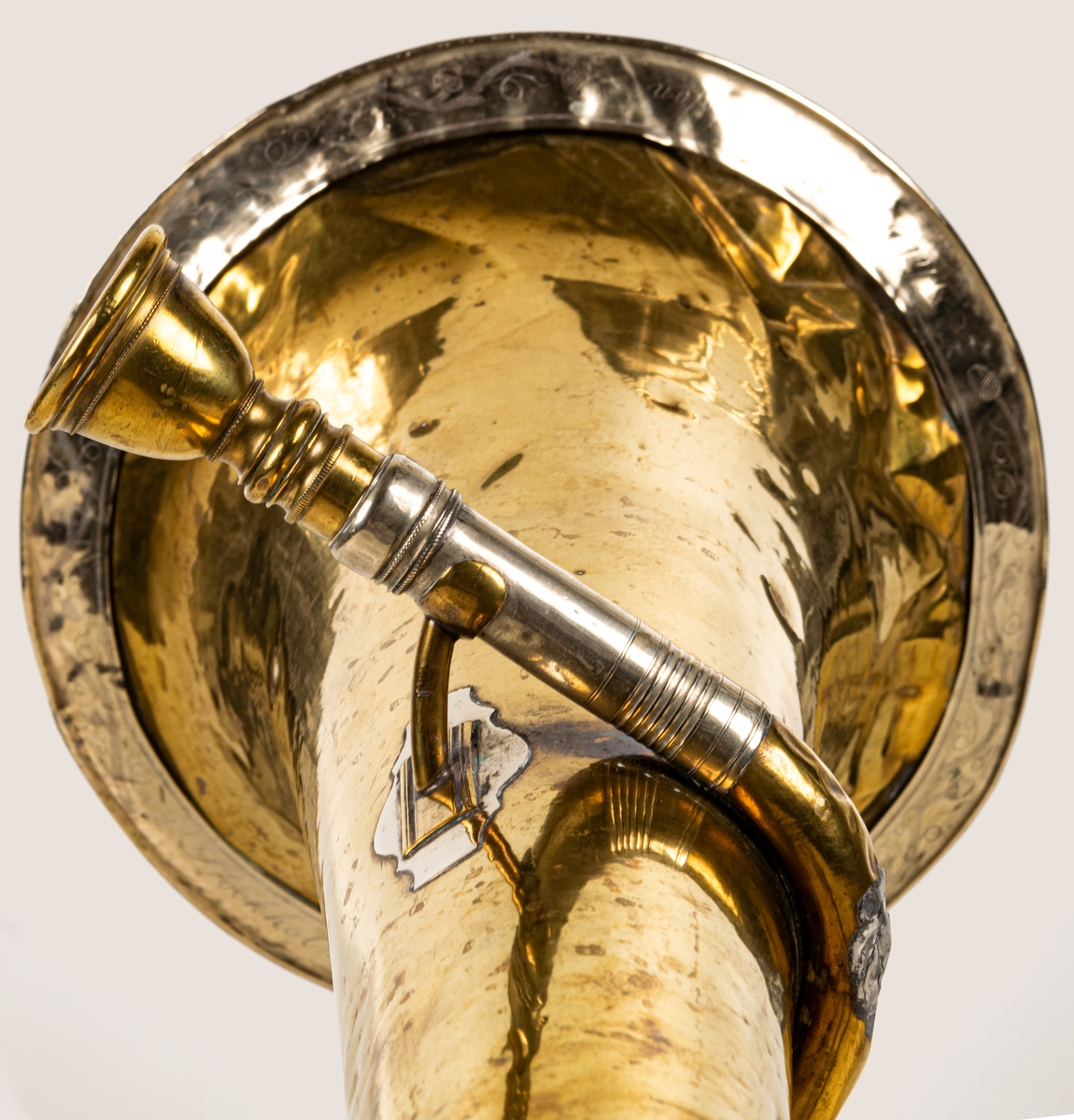 Bombardon, av mässing.