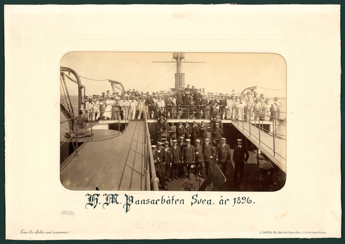 Bilden visar besättningen ombord på pansarkeppet Svea år 1906.