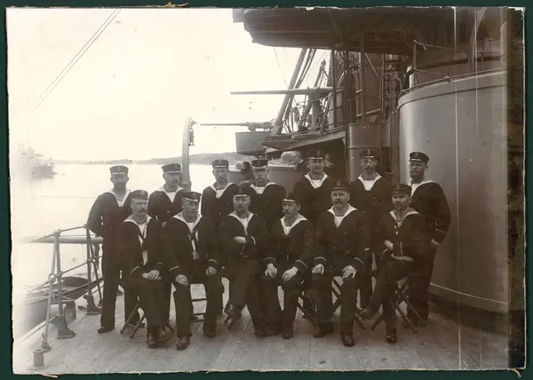 Pansarbåten Ärans underofficerskorpraler ombord på fartyget 