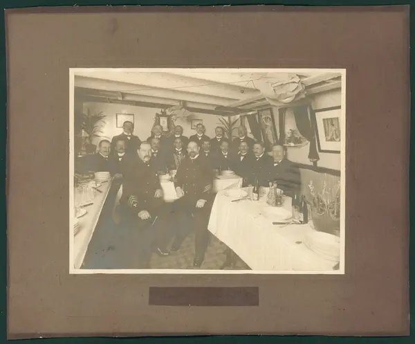 H.M. Pansarbåten Ärans underofficerare i U.O. mässen Exp år 