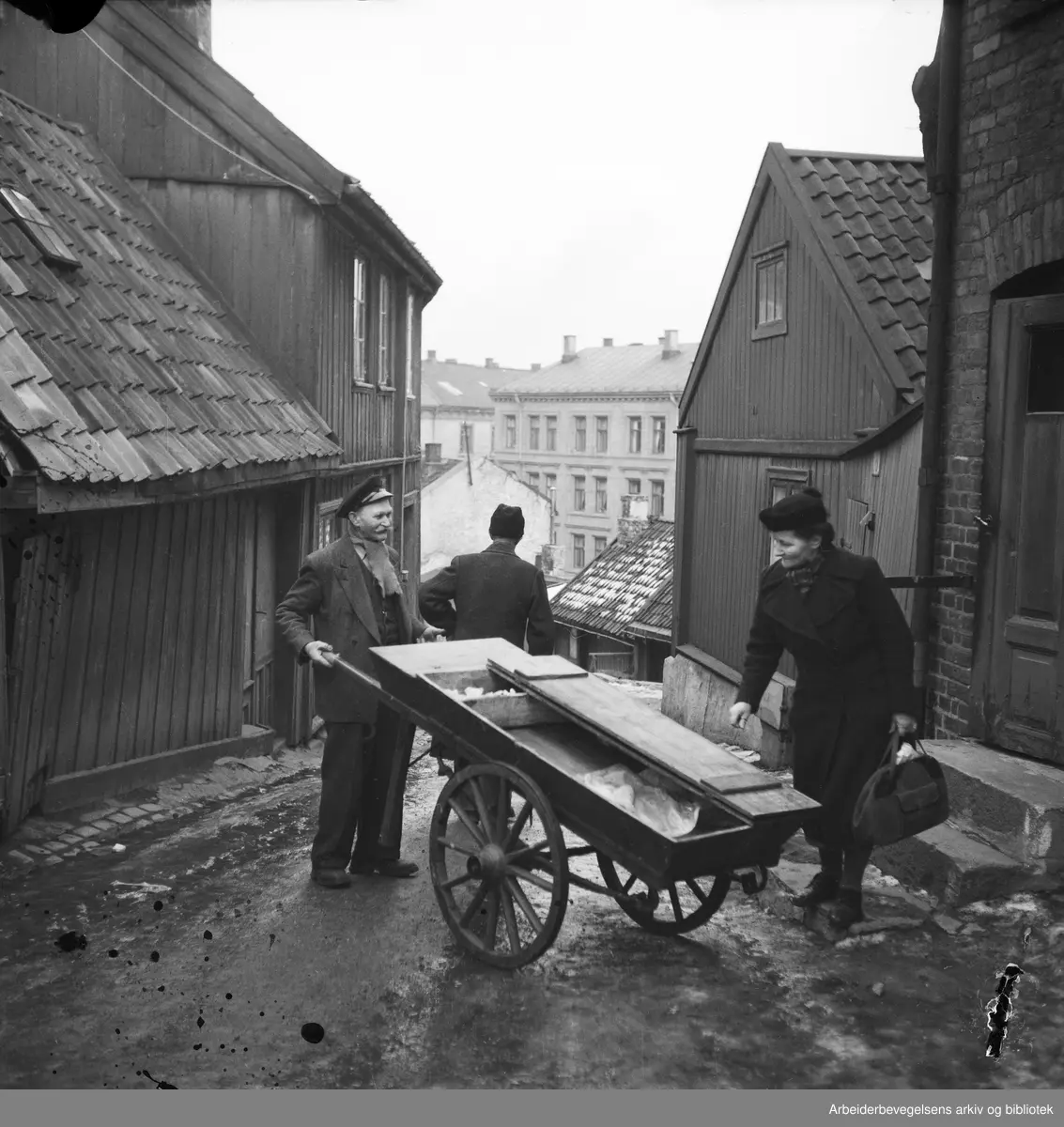Fiskehandel fra drakjerre. Damstredet. 1949.