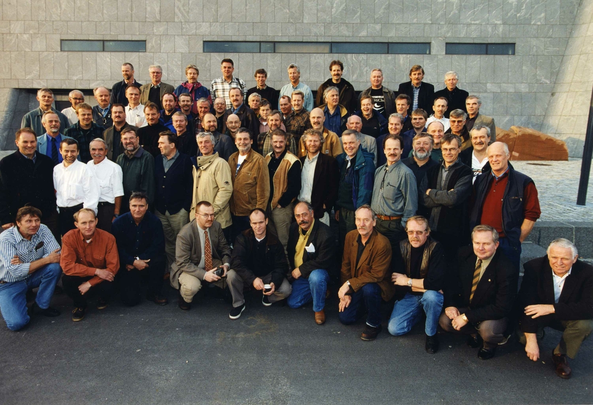 Deltakere på Nordsjødykkertreffet på Norsk Oljemuseum i 1999.
 