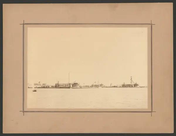 Monitoreskader till ankars på Karlskrona redd 1889