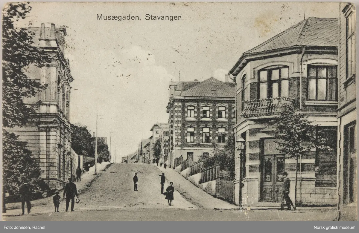 Postkort med motiv fra Muségata i Stavanger.