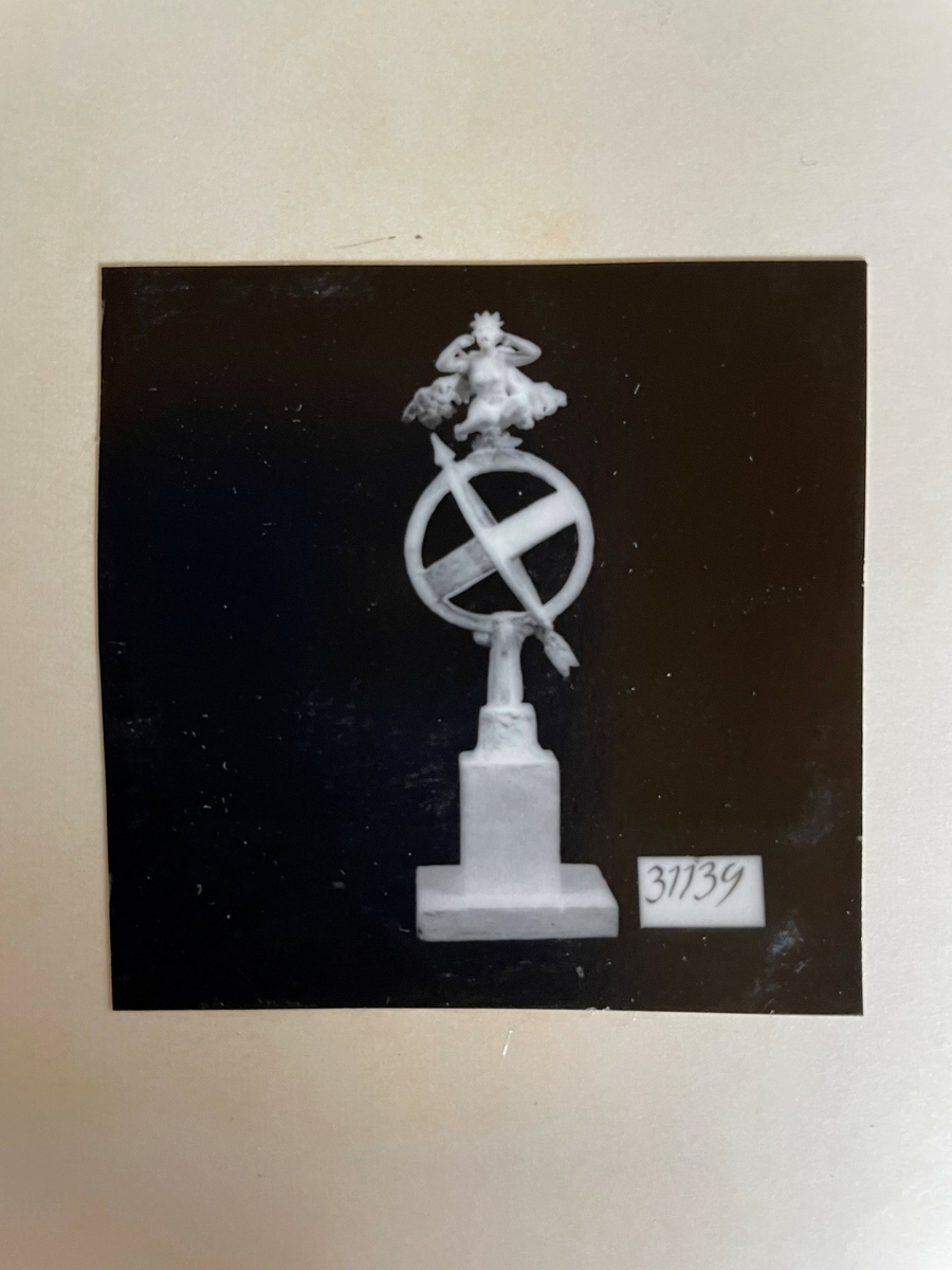 Sola i Kalsta [Skulptur]
