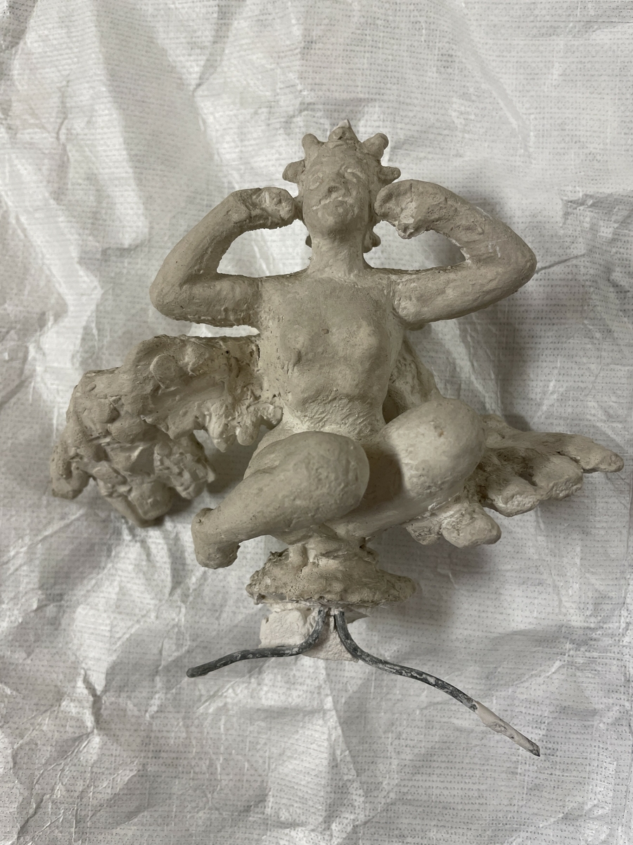 Sola i Kalsta [Skulptur]