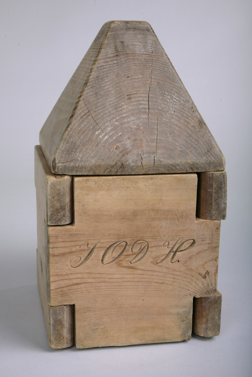 Innskåret kruseduller inspirert av rosemaling