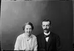 Kvinna och Karl Larsson från Östhammar, Uppland 1917