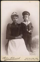 Albert S. Marks og barnepiken Sophie Carter.