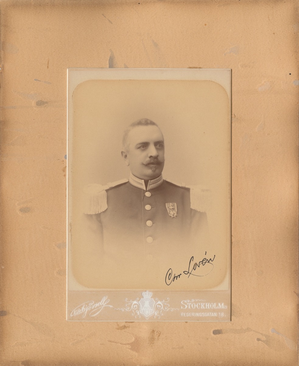 Porträtt av Christian Lovén, chef för livkompaniet vid Göta livgarde 1882-1888.