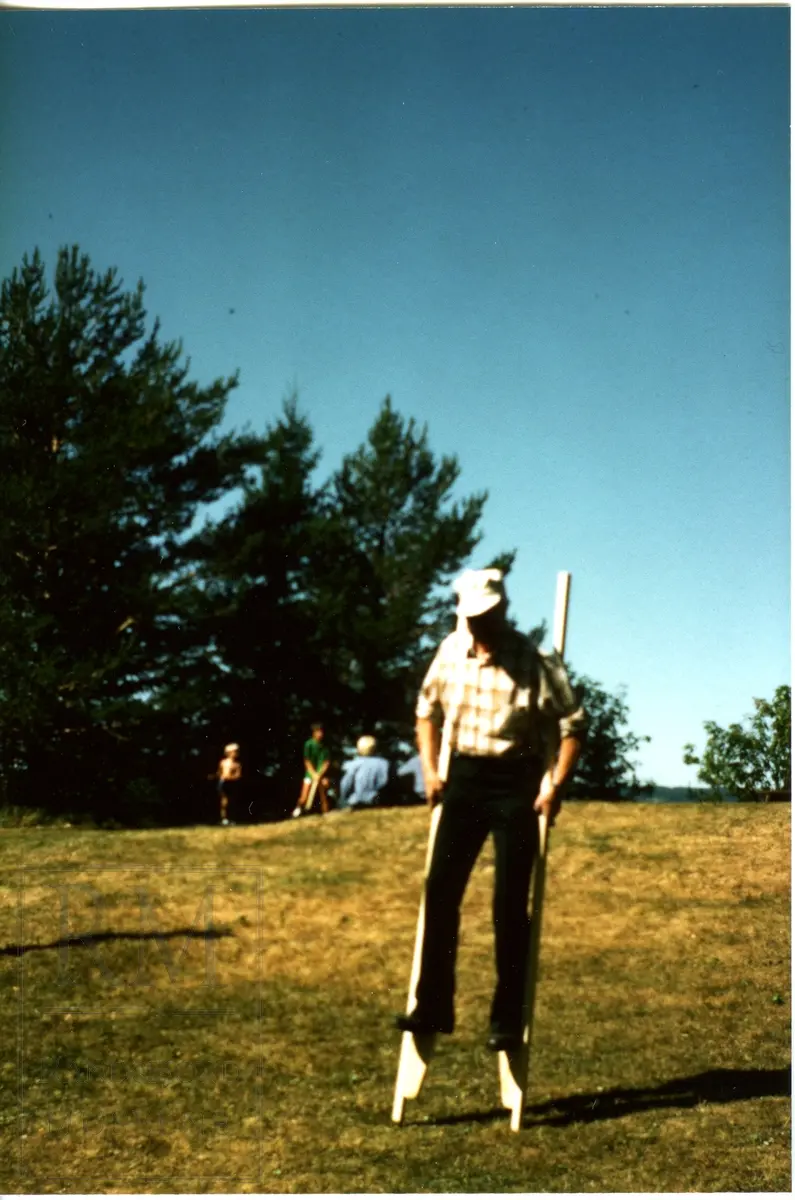 Husflidsarrangement på Hadeland Folkemuseum sommeren 1982.