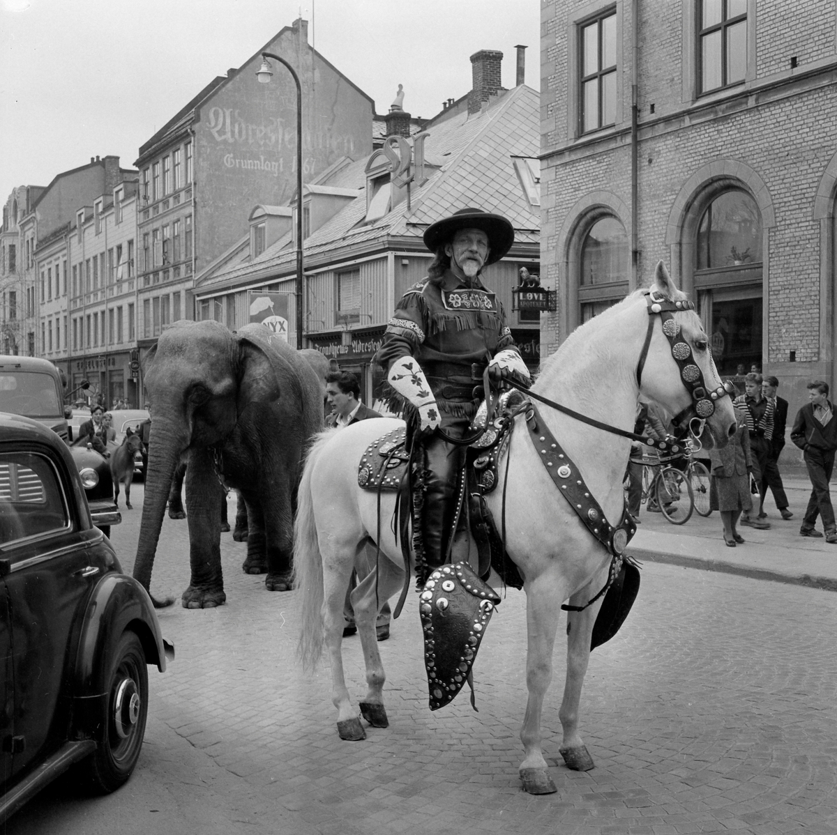 Cirkus Berny i byen. Buffalo Bill på Nordre