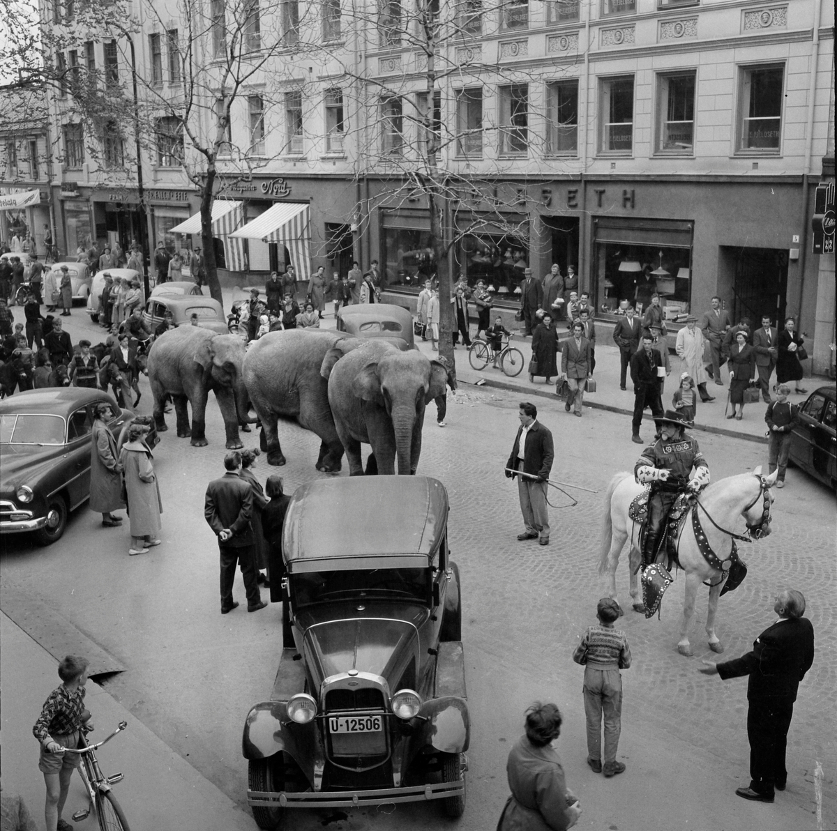 Cirkus Berny i byen. Buffalo Bill på Nordre