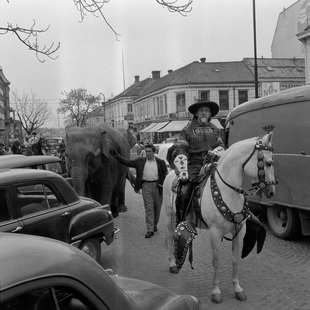 Cirkus Berny i byen. Buffalo Bill på Nordre