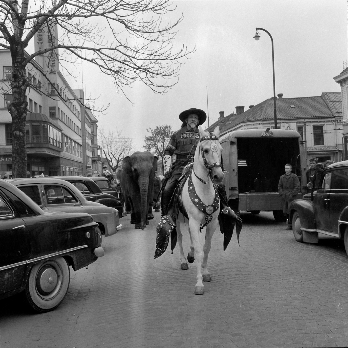 Cirkus Berny i byen. Buffalo Bill på Nordre