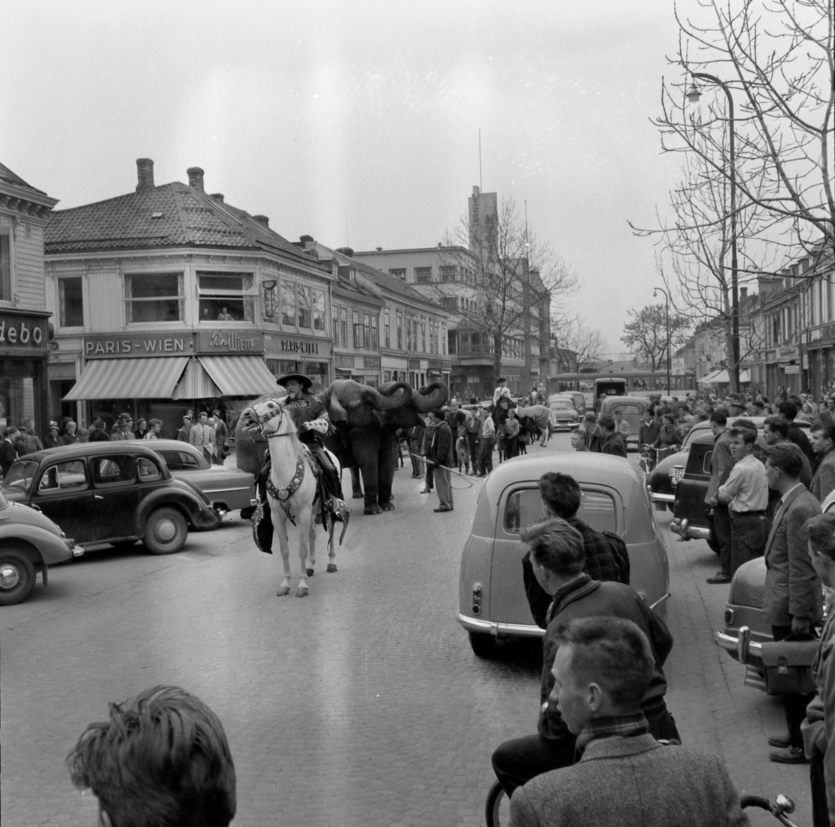 Cirkus Berny i byen. Buffalo Bill på Nordre