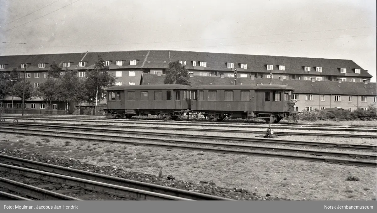 To Triangelmotorvogner litra Lm fra Horsens Vestbaner (HV) og Horsens-Odder Jernbane (HOJ) på Horsens stasjon