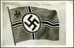 Bilden visar den tyska krigsflaggan i den nazistiska varianten som den hade under Tredje riket.