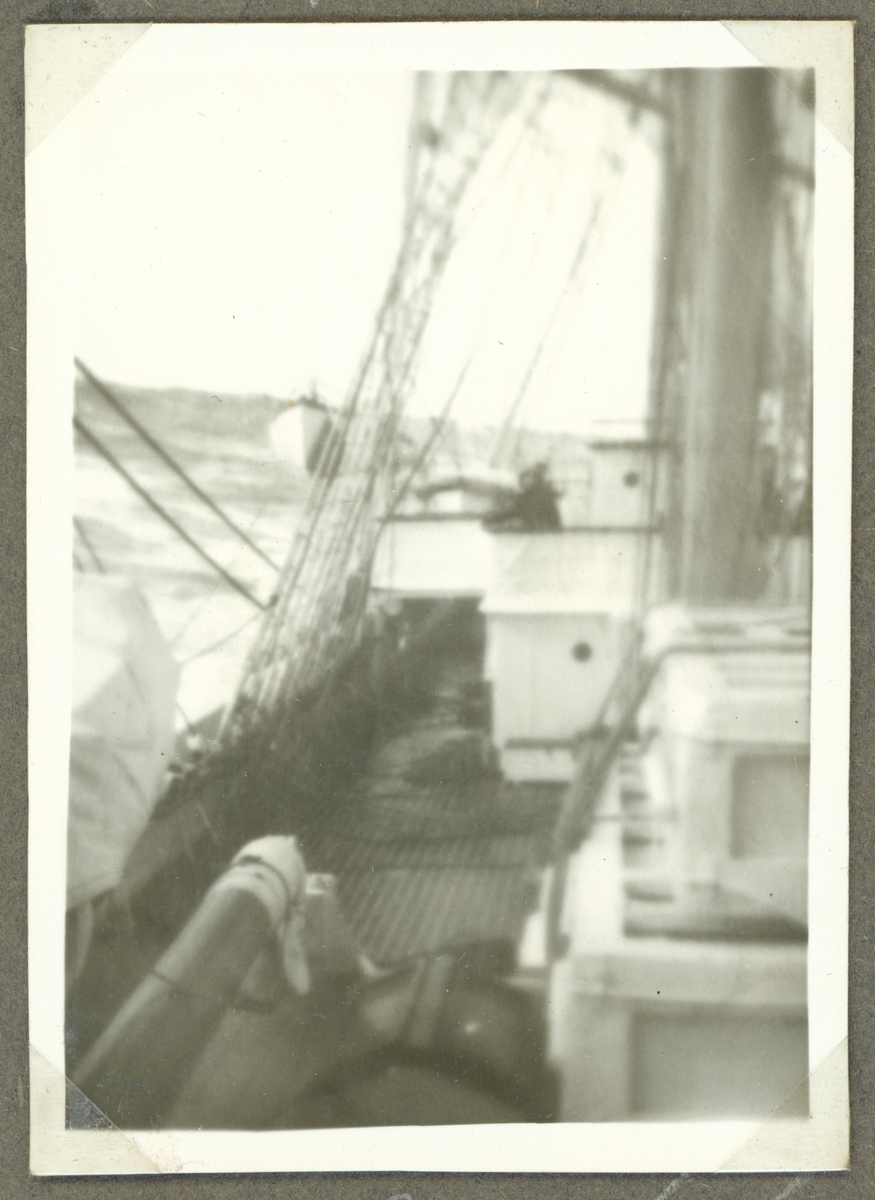 Bilden visar skeppsgossefartyget af Chapman under en segling i hårt väder på Nordsjön.