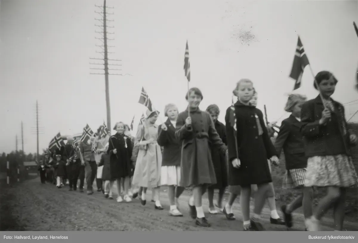 17. maitog på Gulsvik i 1959. Helt forrest i toget ser vi Gerd Toterud.