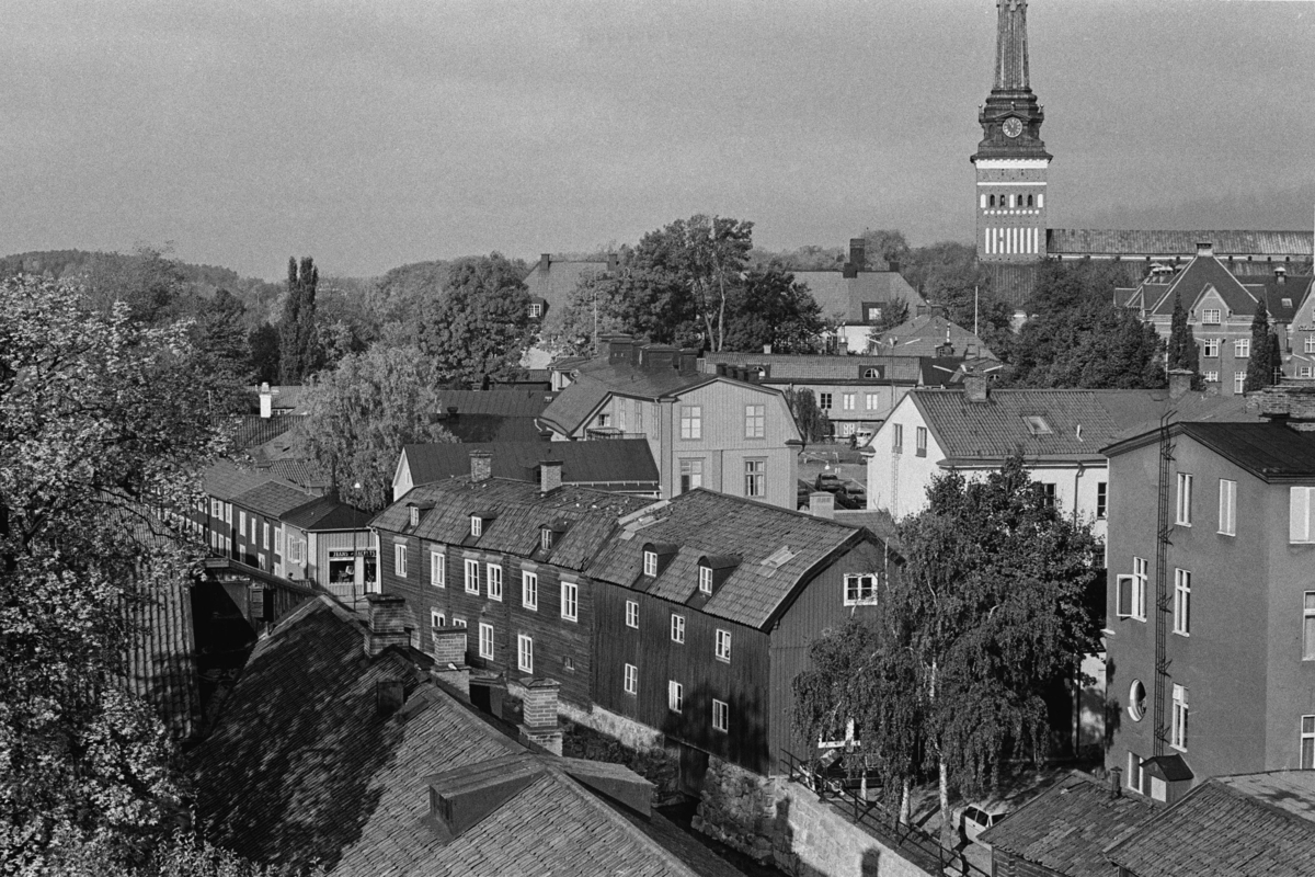 Exteriöra och interiöra bilder av Sundinska huset på Stora Gatan 42 i Västerås. Bilderna är tagna i samband med stadsbyggnadskontorets byggnadsminnesinventering under 1970-talets första hälft.