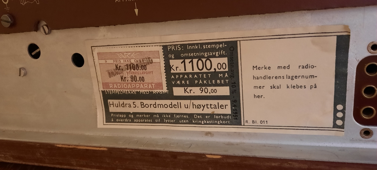 Radio. Bordmodell. Brun.