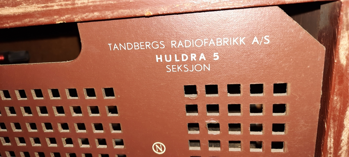 Radio. Bordmodell. Brun.