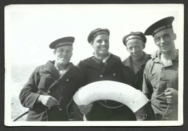 Gruppfoto ombord på ubåten Delfinen 1938.
