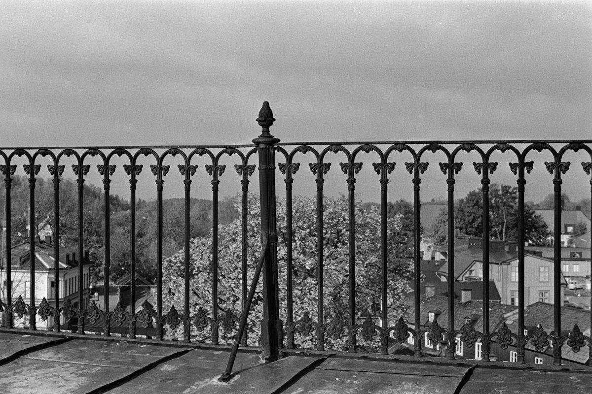 Exteriöra och interiöra bilder av Sundinska huset på Stora Gatan 42 i Västerås. Bilderna är tagna i samband med stadsbyggnadskontorets byggnadsminnesinventering under 1970-talets första hälft.