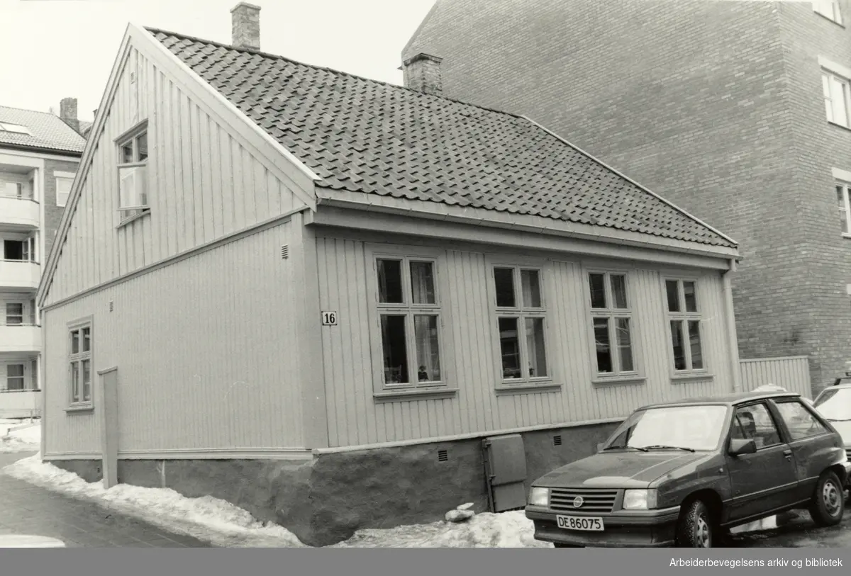 Korsgata 16. Grendehus på NY York, er rehabilitert av OBOS. April 1987