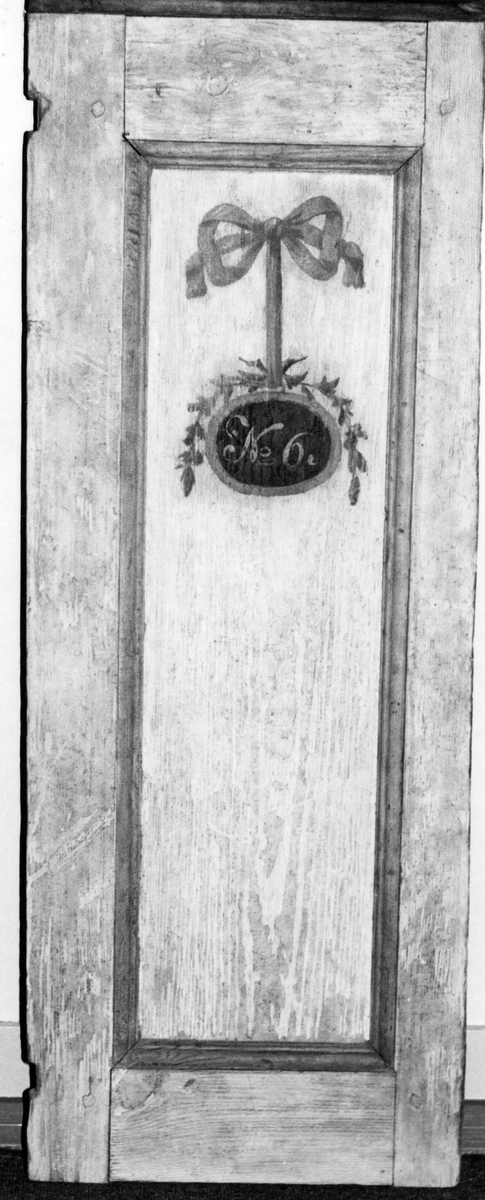 Slättåkra sn. Slättåkra kyrka.
Foto 1-2 Kyrkomålare P Hallbergs tolkning av bibeltexterna som han 1801 målade på läktarbröstningen i Slättåkra kyrka.
Foto 3 En av läktarbröstningens målningar. Se Halland 1985 sidan 12.
Foto 4 Målarmästare P Hallbergs tolkning av Kristi himmelsfärd. Se Halland 1985 sidan 10.
Foto 5-6 Bänkdörrar i Slättåkra kyrka från 1767, målade 1801 av kyrkomålaren P Hallberg, Halmstad.