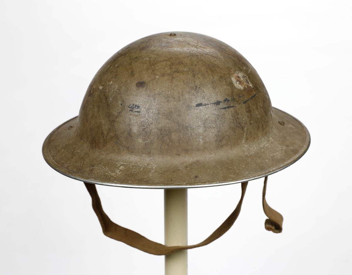 Britisk hjelm brukt under andre verdenskrig. Hjelmen har lik utforming som M/1916.
