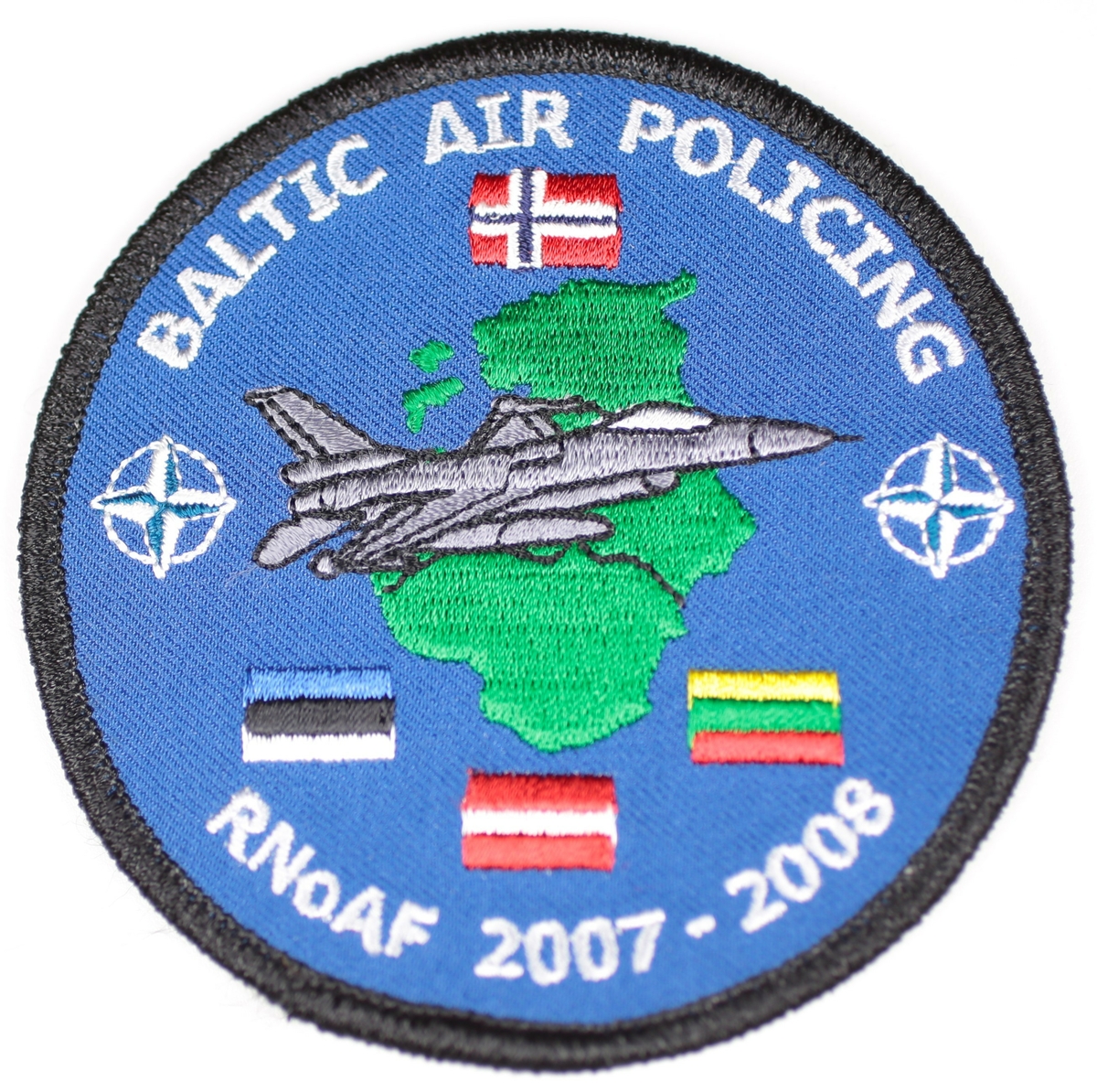F-16 jagerfly, kartutsnitt Baltikum, NATO stjerner og flagg til de tre Baltiske land.