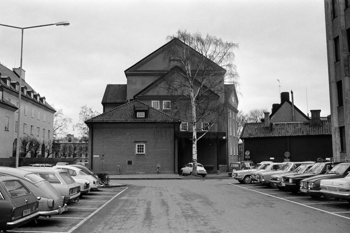 Exteriöra och interiöra bilder av Västerås teater på Slottsgatan 11 i Västerås. Bilderna är tagna i samband med stadsbyggnadskontorets byggnadsminnesinventering under 1970-talets första hälft.