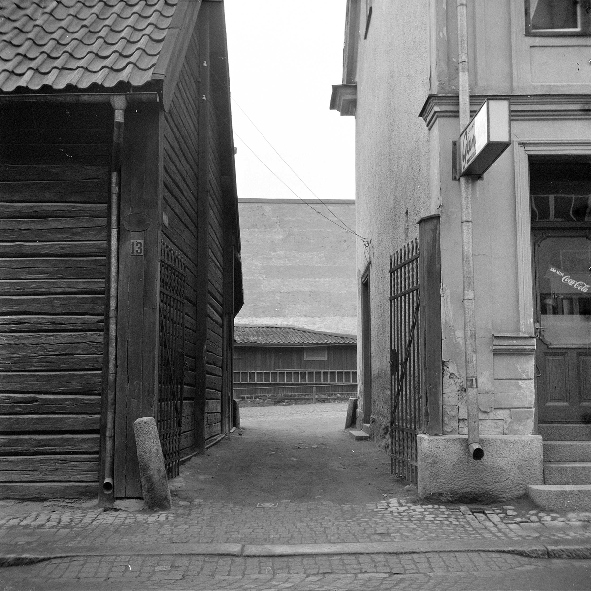 Passage/infart till gården från Sturegatan