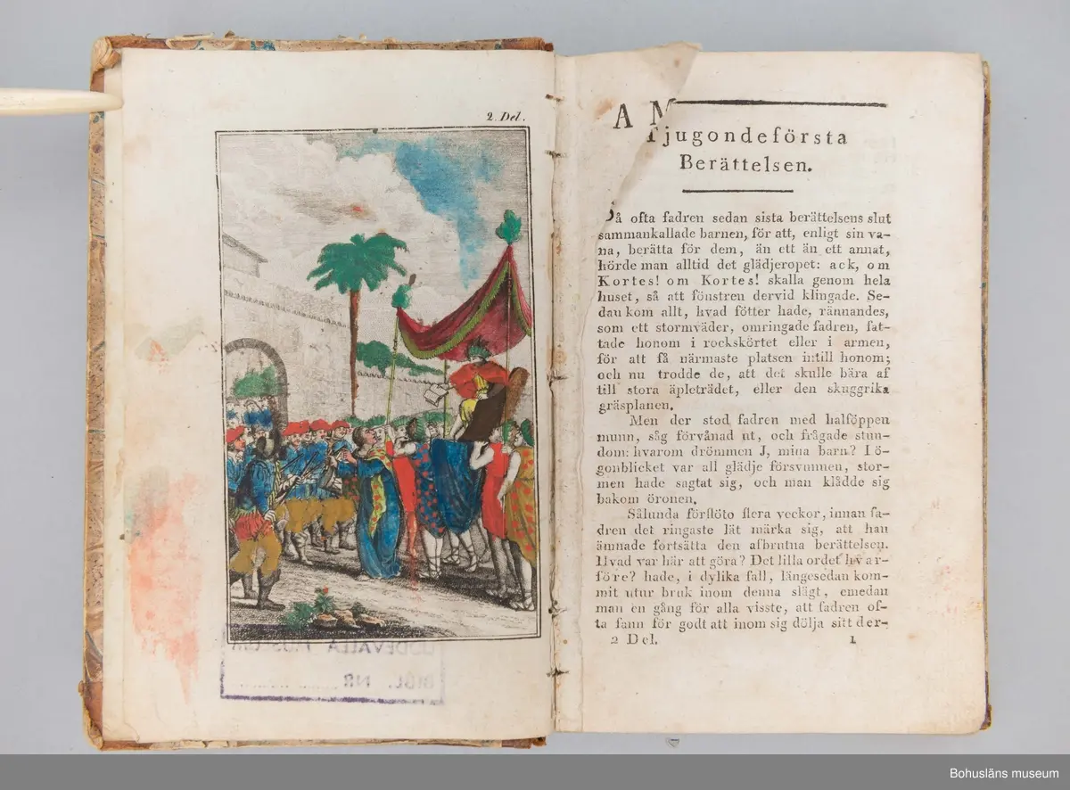 Roman med handling hämtad från Mexico, tidigt 1800-tal i halvfranskt band, på ryggen "Amerikas upptäckare af Campe, del 2."
Ett handkolorerat kopparsnitt.
På bokens inlaga antecknat med blyerts: 
Eugene Jacobi har
aktat denna Bok
mycket wäl intygar
af Fredrik af Sundsby
A E Jacobi 1844

Uppgifter ur LIBRIS:
Amerikas upptäckande, en bok till tidsfördrif för barn och unga personer, af Joachim Heinrich Campe. Öfversatt efter sjunde upplagan af C.E. Rademine. Med karta. =Stockholm. 1-3. 1813-1814.=. [Del 2], Andra delen. Campe, Joachim Heinrich, 1746-1818 (författare) 
Alternativt namn: Campe, J. H. (Joachim Heinrich), 1746-1818 
Rademine, Carl Eric, 1771-1823 (översättare, medarbetare) 
Alternativt namn: Rademine, C. E. (Carl Eric), 1771-1823 
Stockhom [!] 1813, tryckt i Elméns och Granbergs tryckeri på mag. A. Wiborgs förlag., 1813 
Svenska [02], 262 s. =(s. 261-62 opag. annons)=; [3] pl.-bl. 
BokBarn/ungdom 

Ur handskrivna katalogen 1957-1958:
Under UM4539 ingår:
Äldre böcker
Alexander Dumas: Ludvig Filip, Sthlm 1854; 
Hannu?: Dikter, Sthlm; 
James Hanney: King Dobbs, London 1856; 
Victor Hugo: Napoleon den lille, Sthlm 1852; 
W. Kap ff: Naturläran i sina grunddrag, Sthlm 1852; 
Bok utan titelblad; [UM4539:f]
Framtiden, tidskrift för fosterlänsk odling utg av C. von Bergen. Årg. 1, bd. 1, Sthlm 1868, Årg. 4, bd: april, bd, maj, Sthlm 1871. 
Teckningar av historiskt märkvärdiga ställen i Sverige, Sthlm 1856. Holbergs Comedier Köpenhamn 1861. 
Löhr: Läsebok till undervisning o tidsfördriv. Uppsala 1826. 
Pocket-Dictionary by F.A. Weber Leipzig 1832. 
Johan Nyblom: Minnen fr. en sångarfärd gen. Sverige. Stockholm 1854. 
M.J. Crusenstolpe: Stamfadrens Antecedentia i-II. Stockholm 1863.

Lappkatalog: