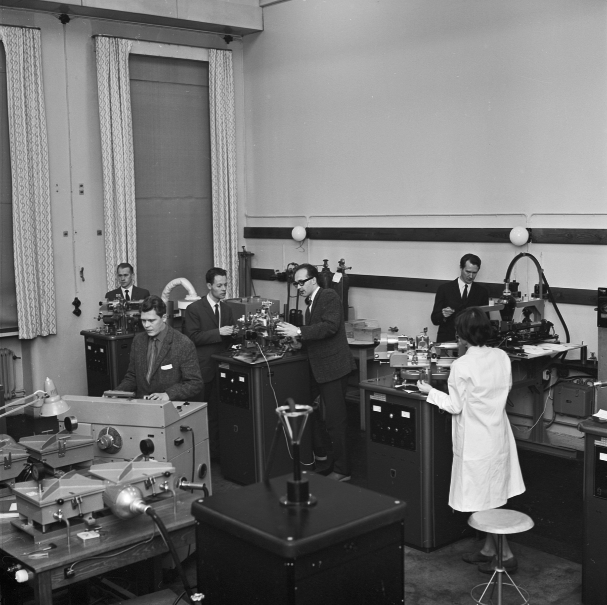 Röntgenstrålar ger besked om atomernas inbördes läge, grundstudier på Kemikum, Uppsala 1965