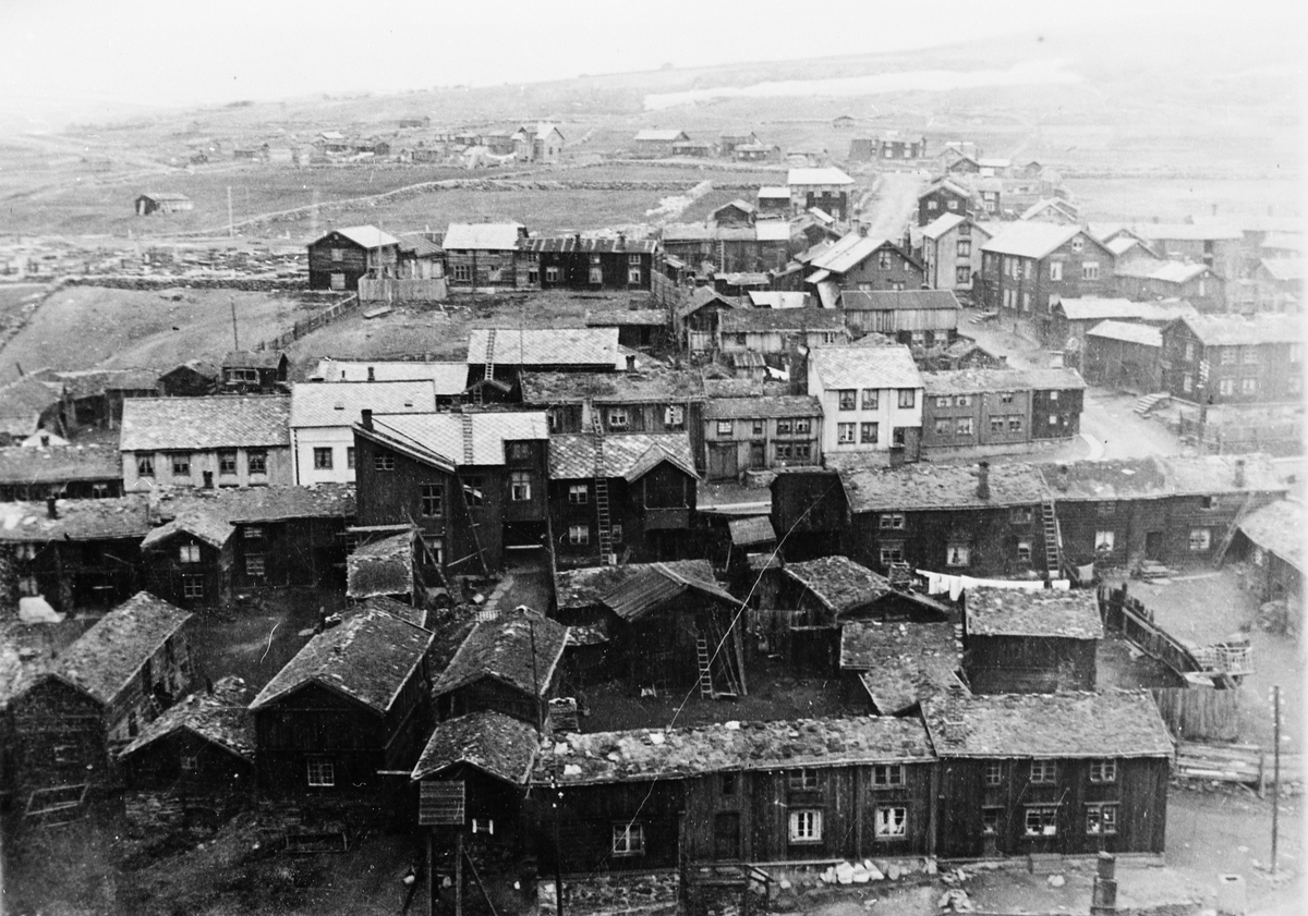 Oversiktsbilde over bebyggelse på Haugan, Røros. Bebyggelsen langs Spell-Olaveien og Ol-Klemmetsaveien