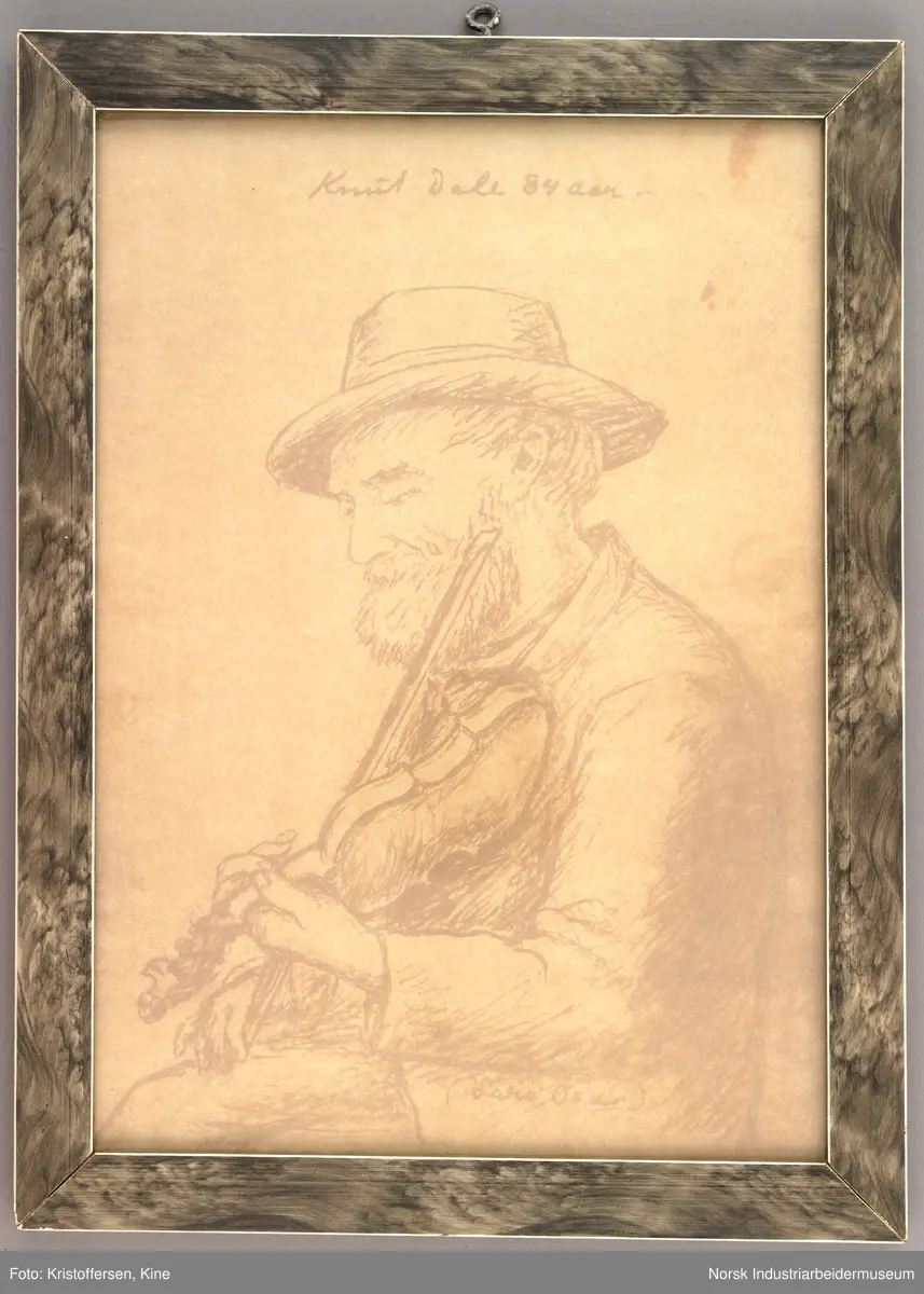 Spelemannen Knut Dahle med hatt og hardingfele