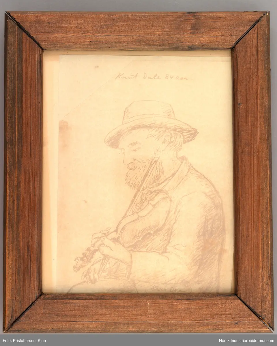 Spelemannen Knut Dahle med hatt og hardingfele