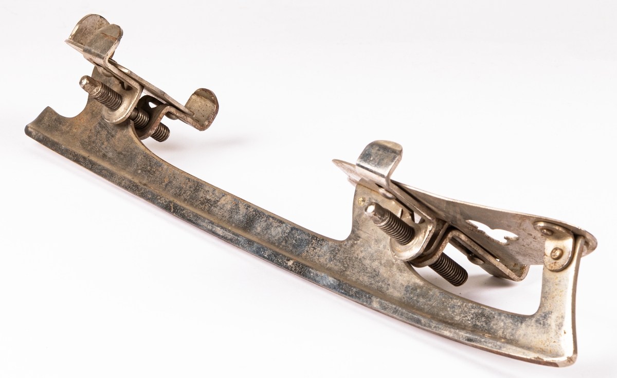 Skridskor, ett par, helt av stål, en stycken. Märkt Union HAndware & Co, Torrington Conn, USA. nr 12.