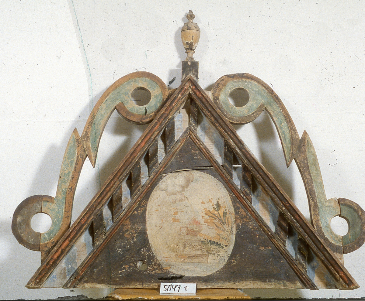 Delar av Gustaf II Adolfs och hans gemåls drottning Maria Eleonoras kungs.- och drottningsstolar i Skara domkyrka, en bänkdörr har inskriptionen Gars (Gustavus Adolphus rex Suecie) 1621 och den andra M.E.R.S 1621.